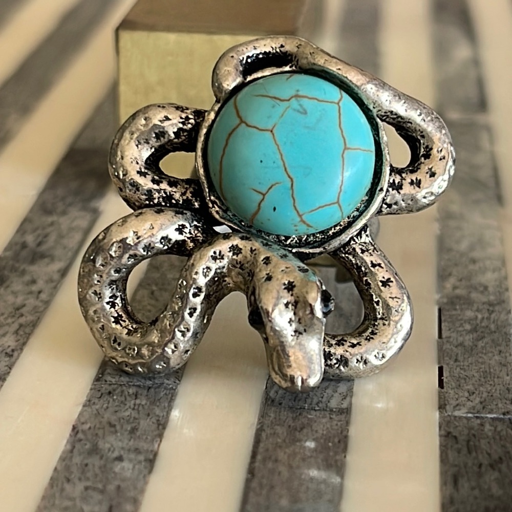 Turquoise Cabochon ring  with silver toned snake black crystal eyes size 7
